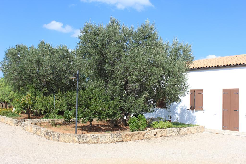 Azienda Agrituristica Masseria La Verna Patù Exteriör bild